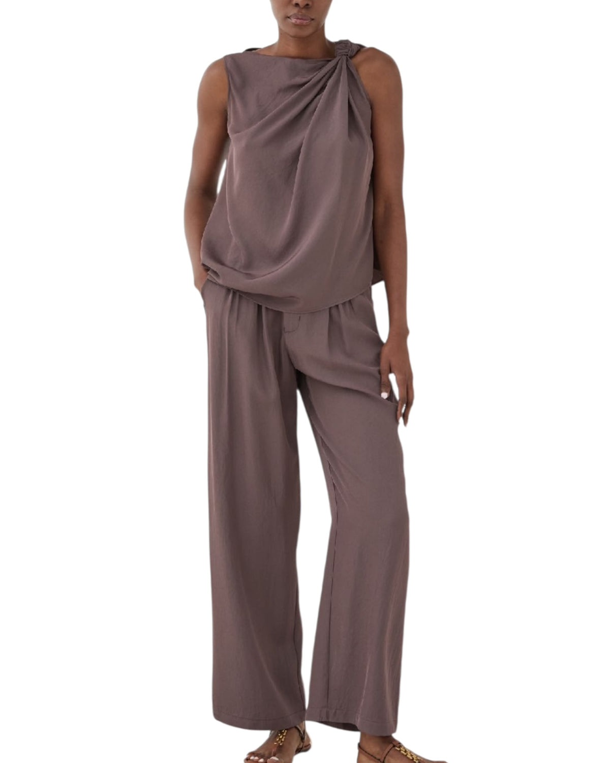 Τοπ ντραπέ με ασύμμετρο στρίφωμα