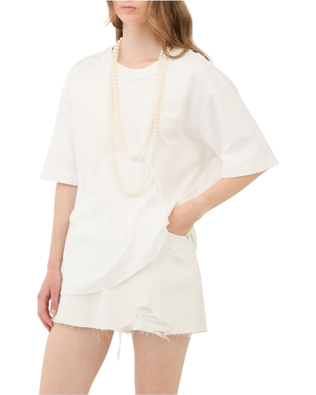 T-shirt με κολιε πέρλες