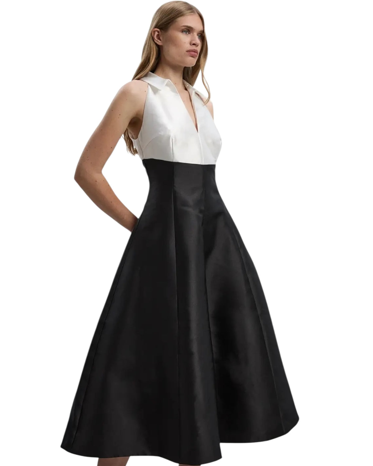 Φόρεμα με ντεκολτέ και σμόκιν σε αντίθεση