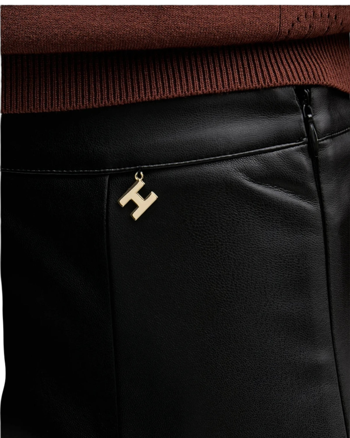 Δερμάτινο κολάν MOYANO