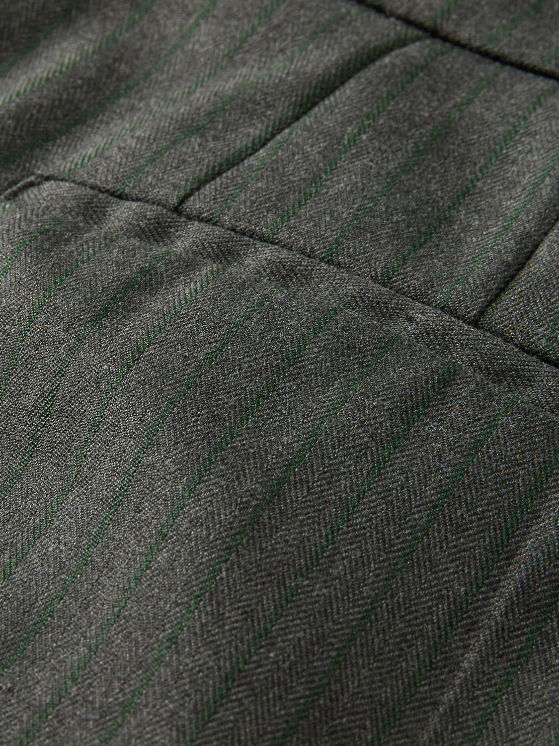 Παντελόνι ψηλόμεσο ριγέ με άνετη εφαρμογή