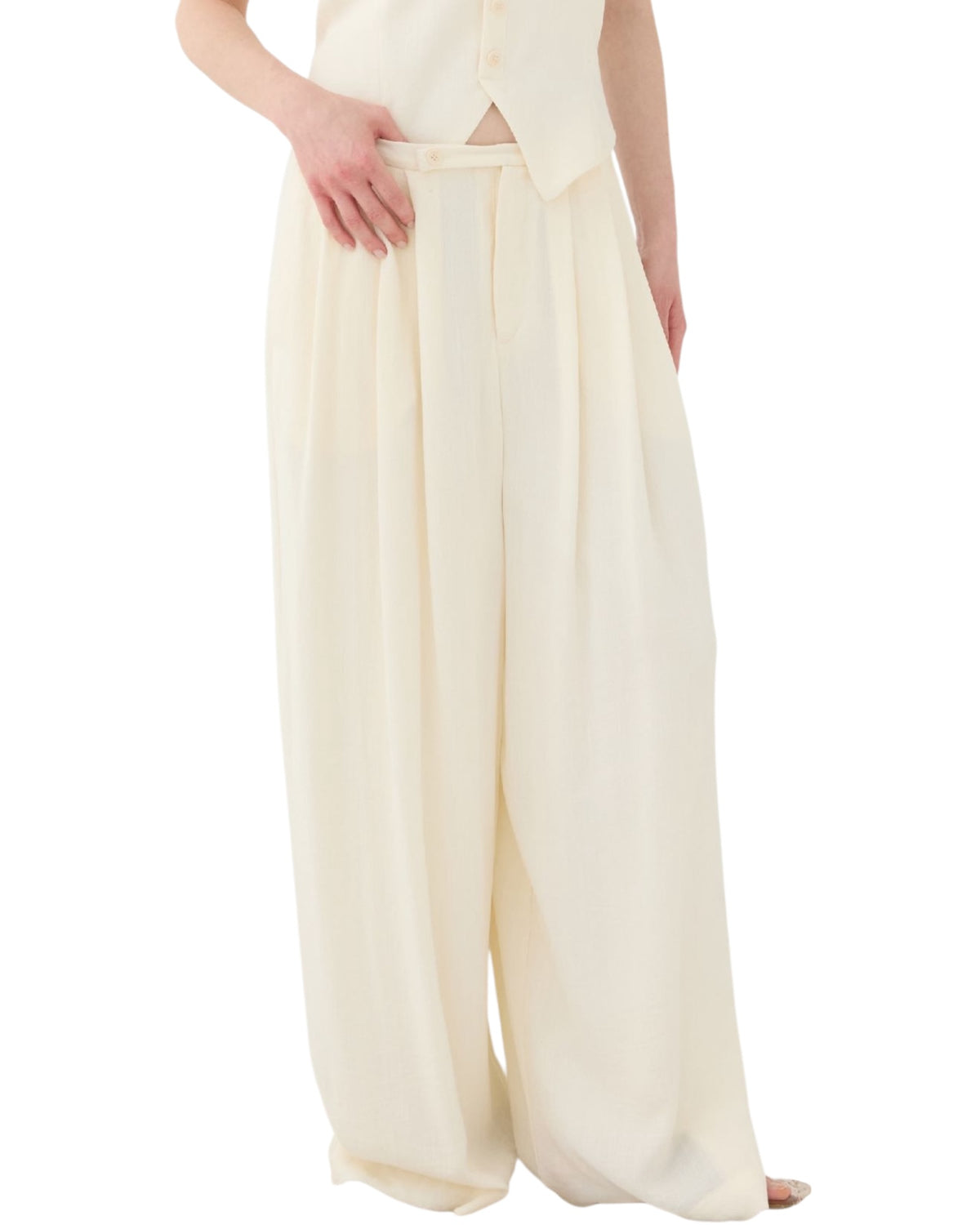 Παντελόνα με πιέτες σε φαρδιά γραμμή