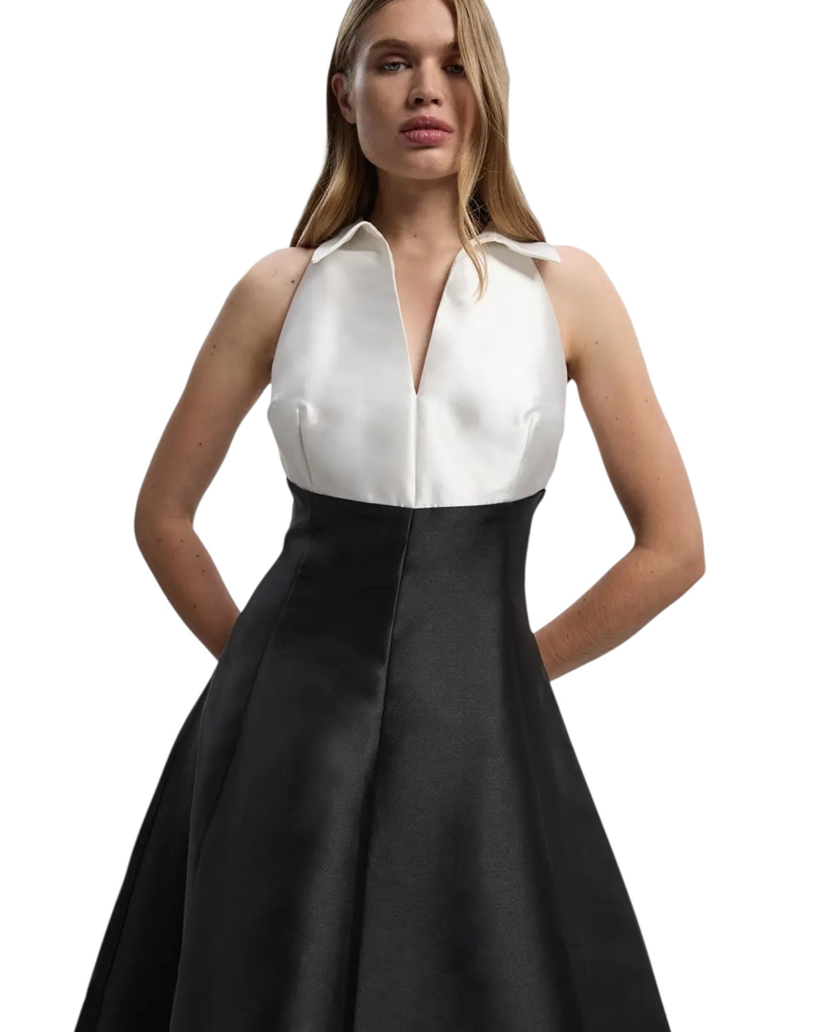 Φόρεμα με ντεκολτέ και σμόκιν σε αντίθεση