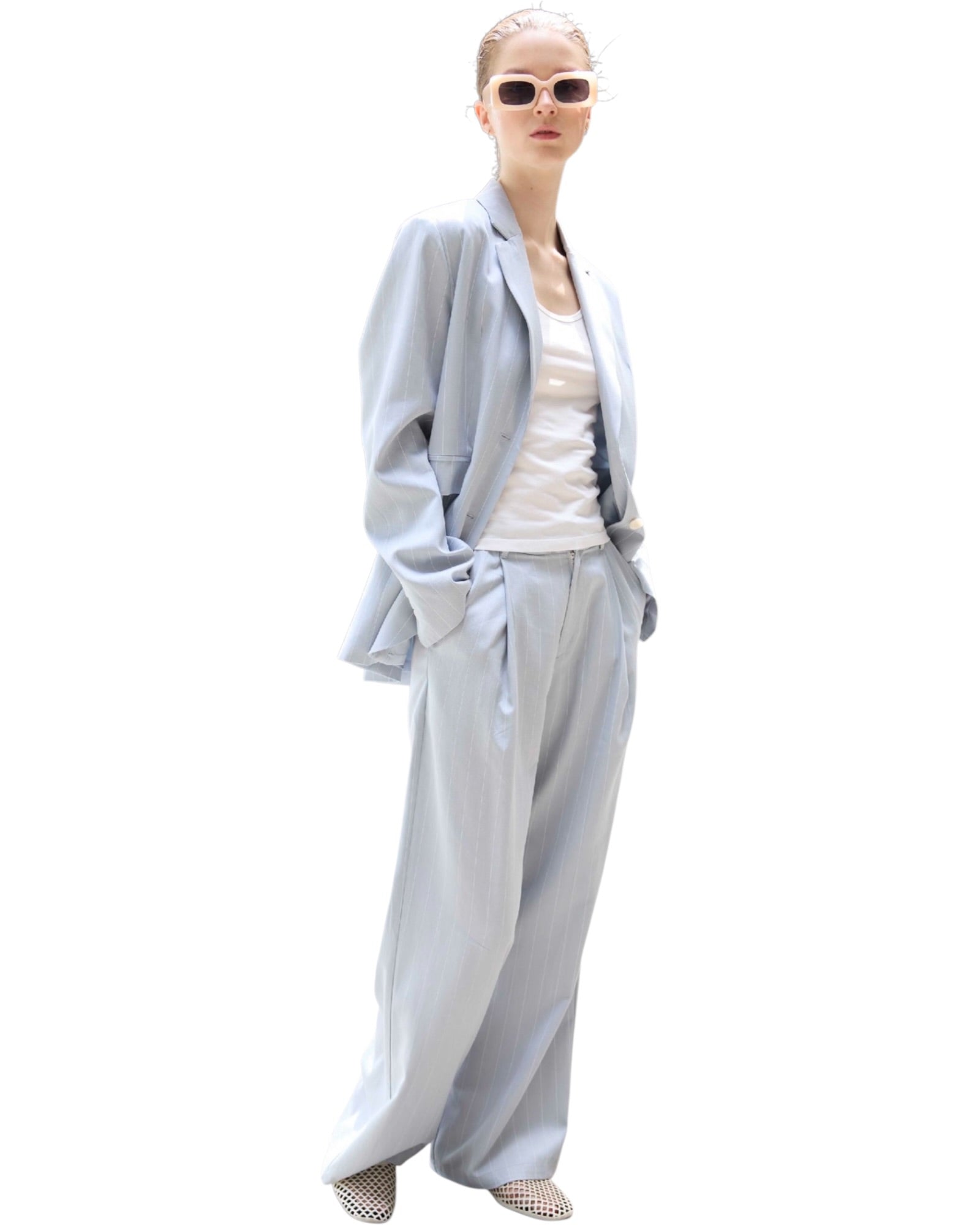 Ριγέ παντελόνι σε φαρδιά γραμμή με πιέτες