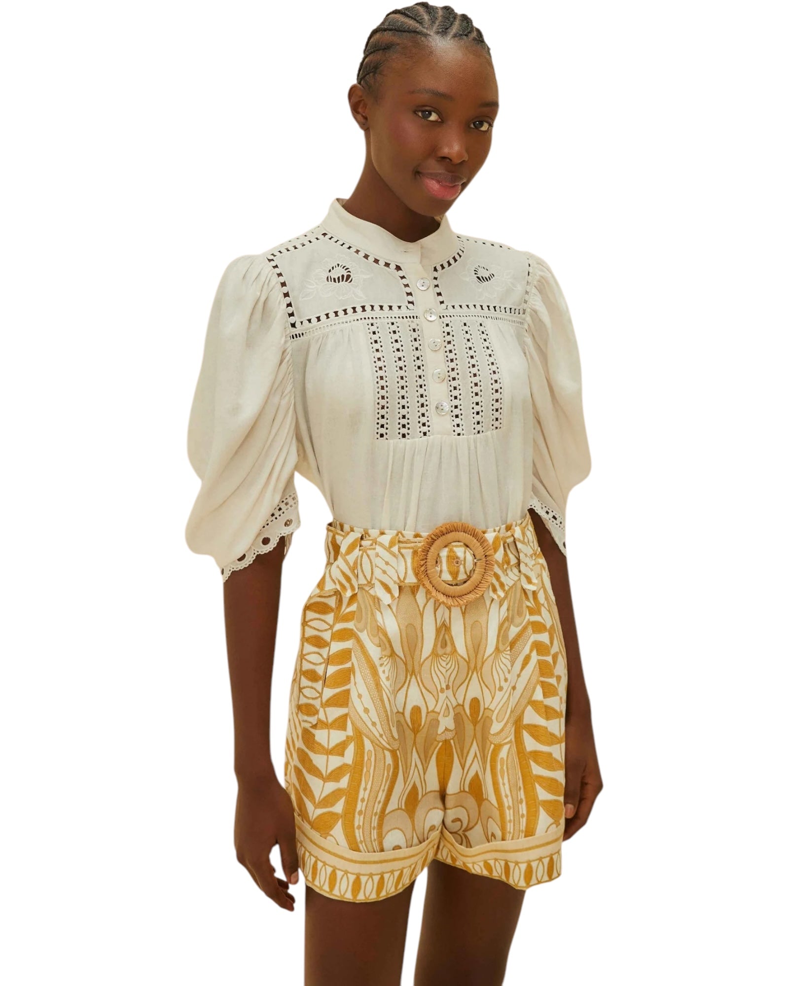 Σορτς με κέντημα και ζώνη