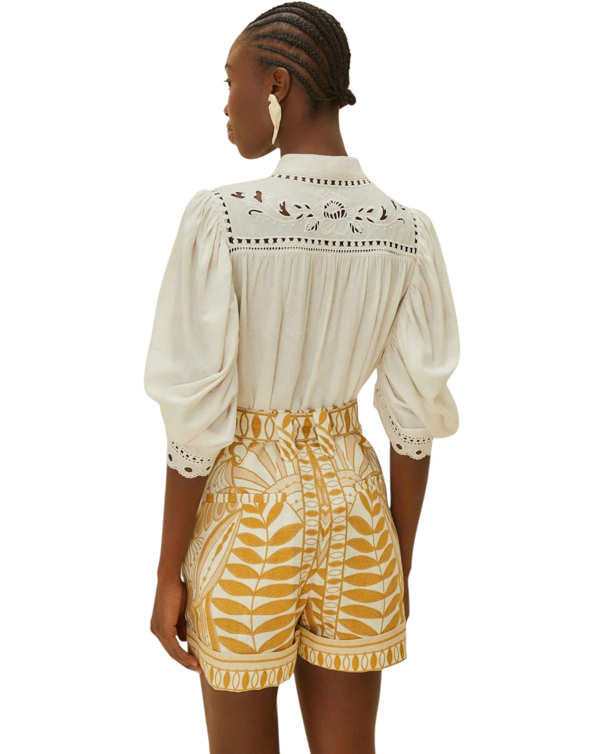 Σορτς με κέντημα και ζώνη