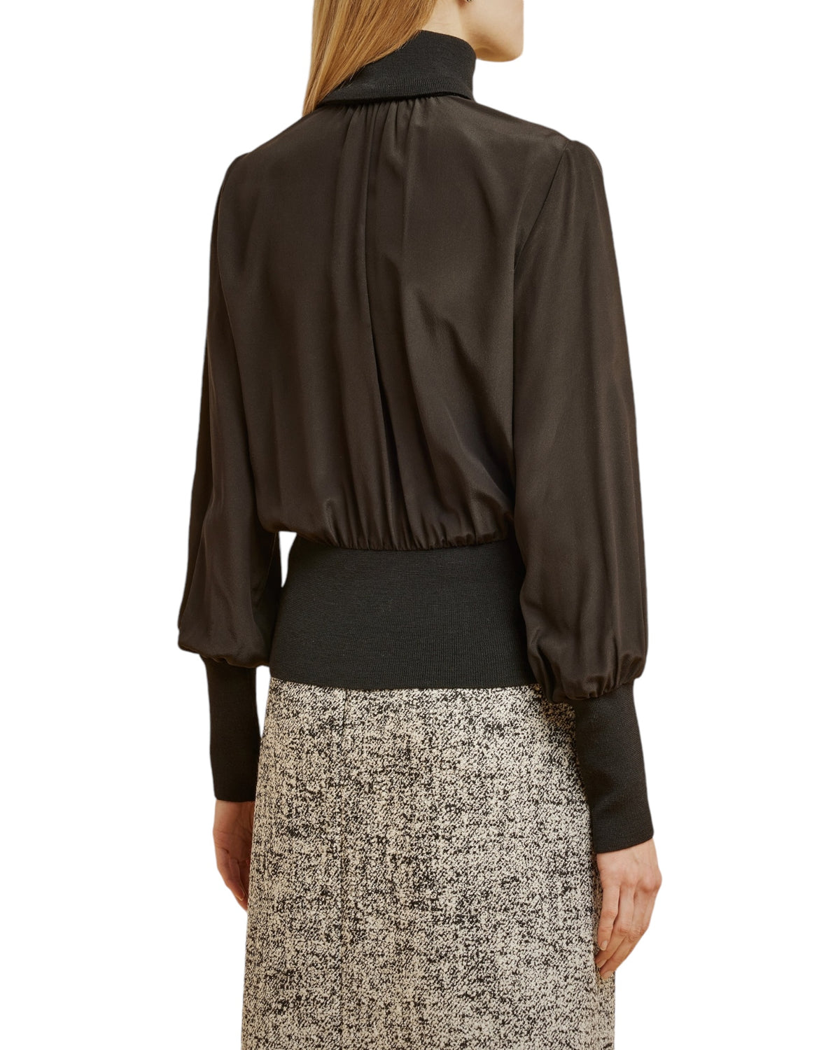 Μπλούζα μεταξωτή με ιδιαίτερη λαιμόκοψη