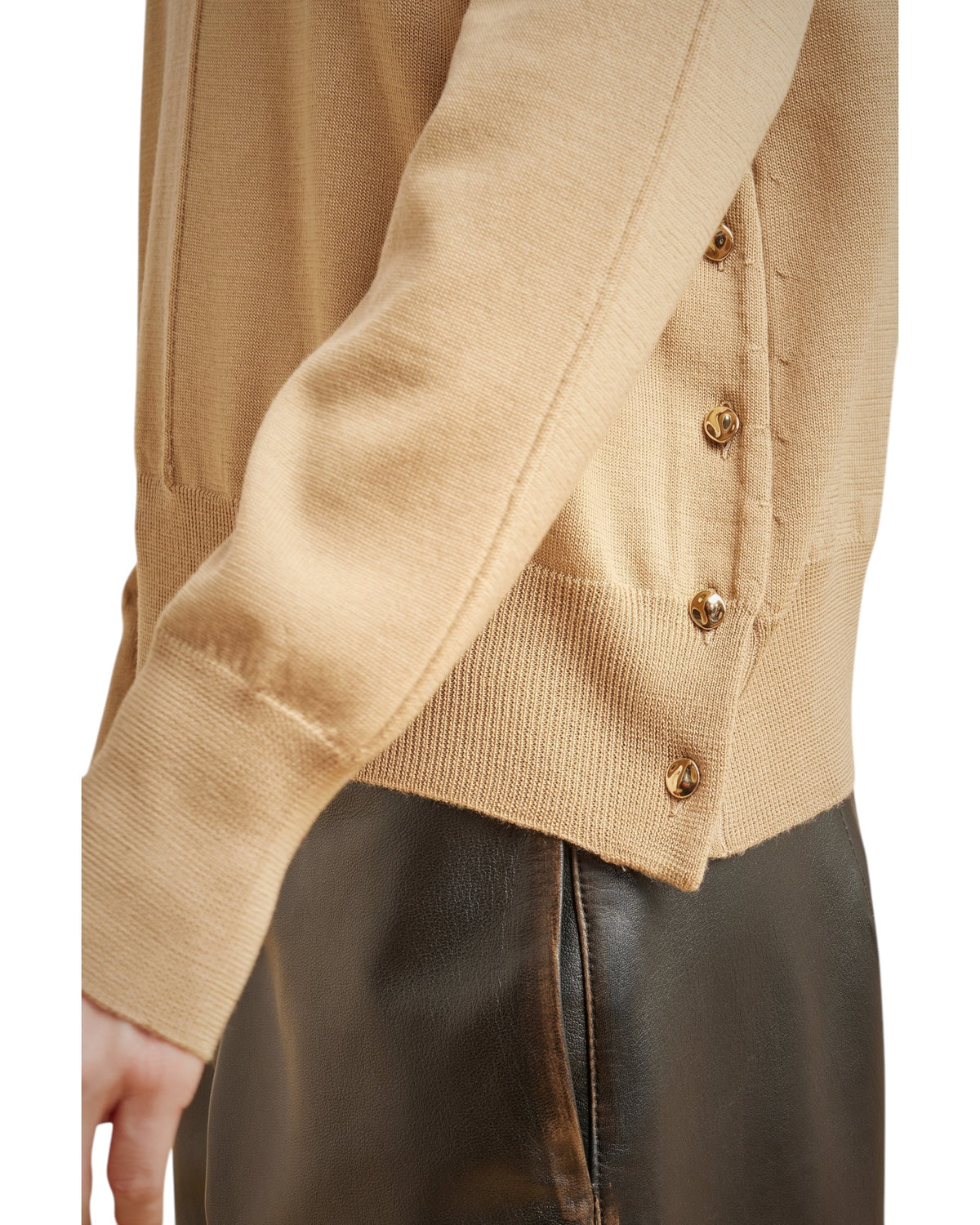 Πουλόβερ με χρυσά κουμπιά