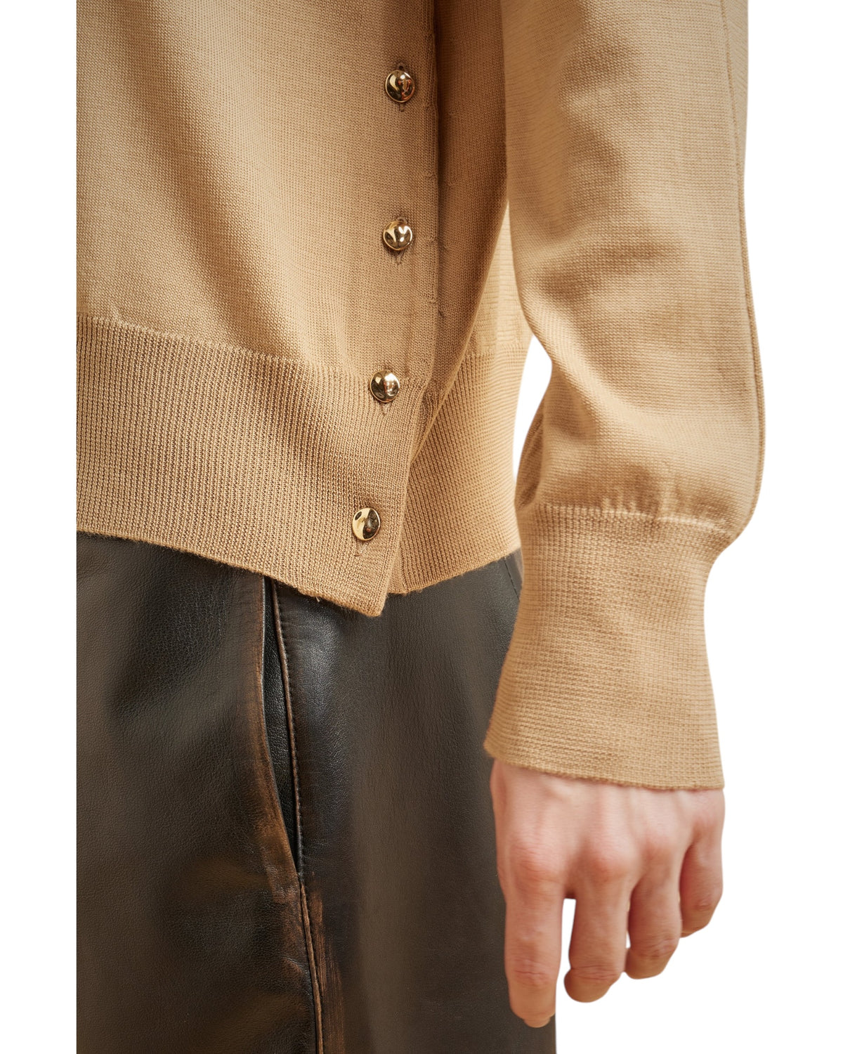 Πουλόβερ με χρυσά κουμπιά