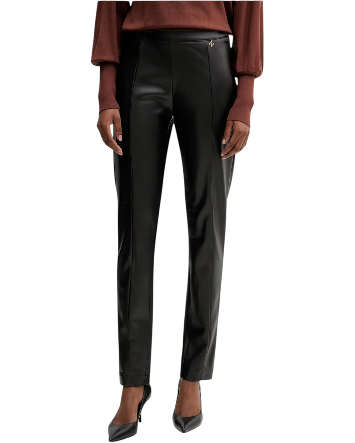 Δερμάτινο κολάν MOYANO