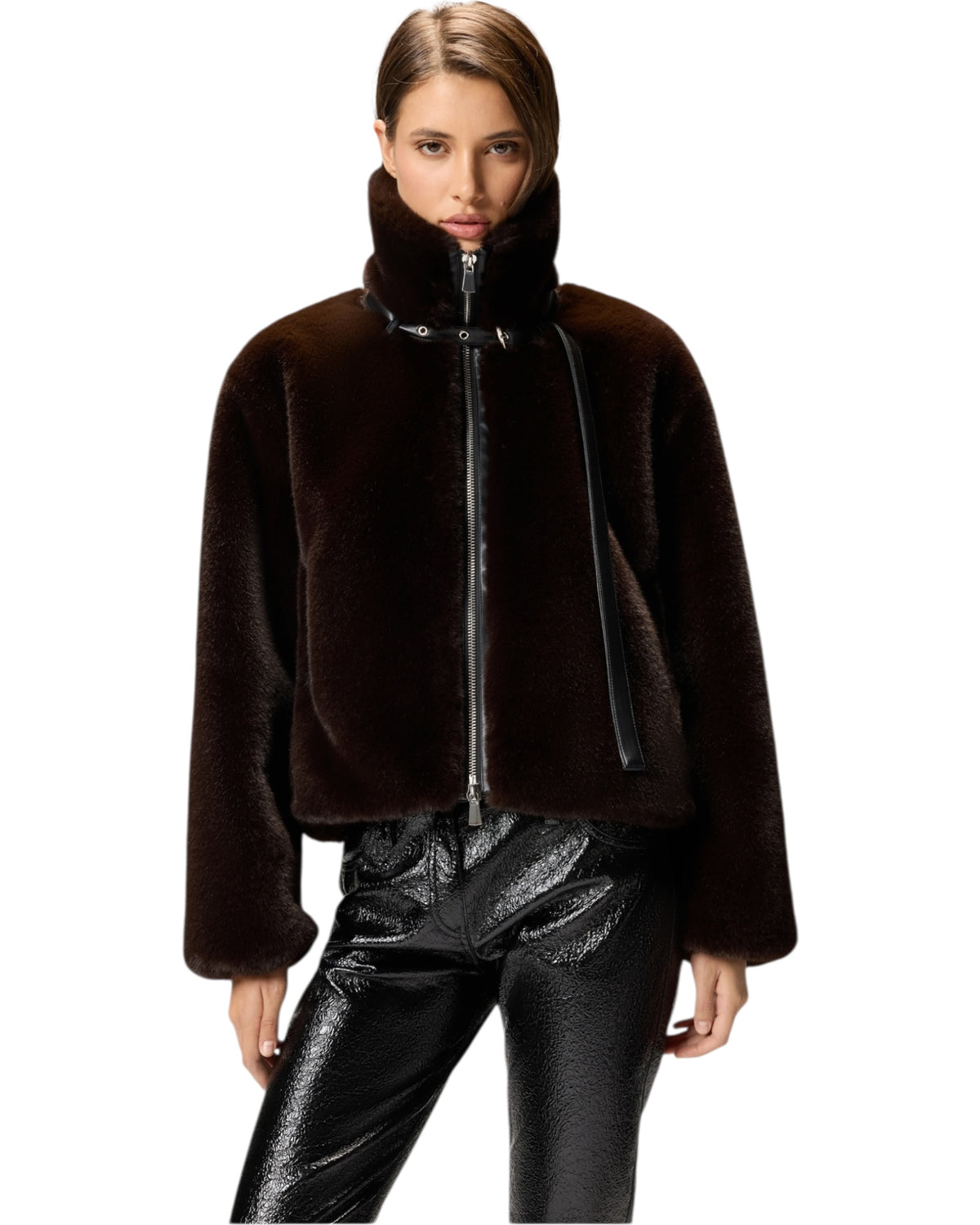 Κοντό μπουφάν από ψεύτικη γούνα ESTEBANA