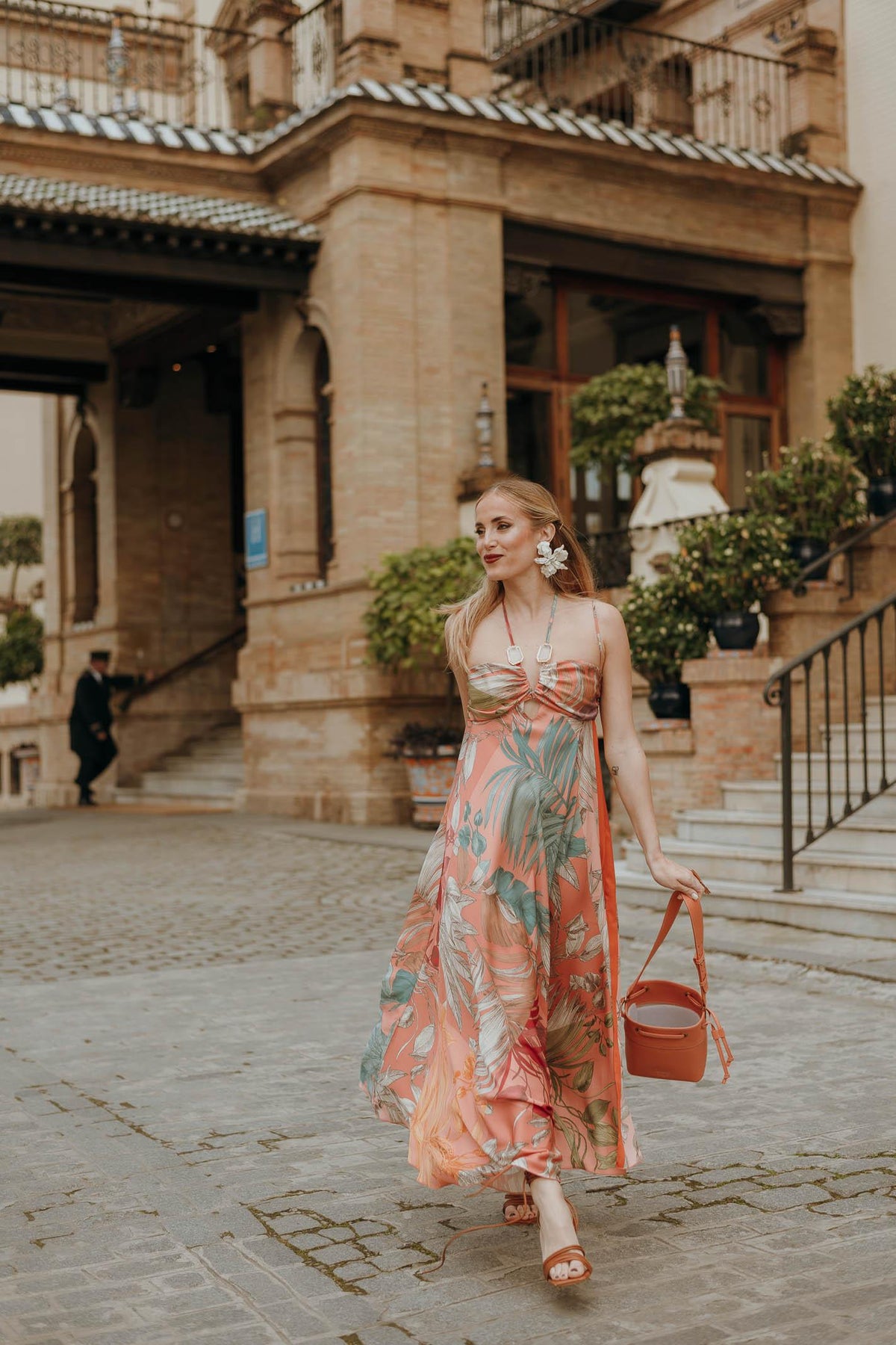 Πολύχρωμο φόρεμα με τροπικό τύπωμα